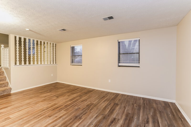 1,685/Mo, 4865 Heaton Rd Columbus, OH 43229 Family Room View 2