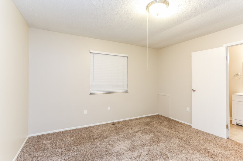 1,685/Mo, 4865 Heaton Rd Columbus, OH 43229 Main Bedroom View