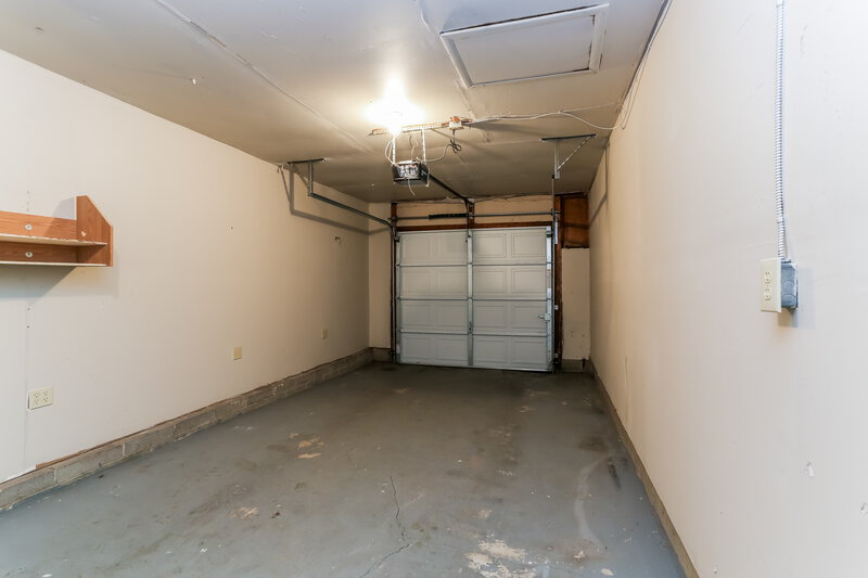 1,685/Mo, 4865 Heaton Rd Columbus, OH 43229 Garage View