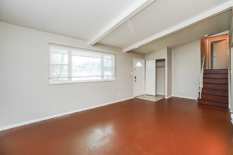 1,930/Mo, 1399 Fullen Rd Columbus, OH 43229 Living Room View 2