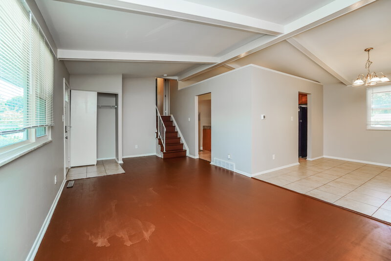 1,930/Mo, 1399 Fullen Rd Columbus, OH 43229 Living Room View 3