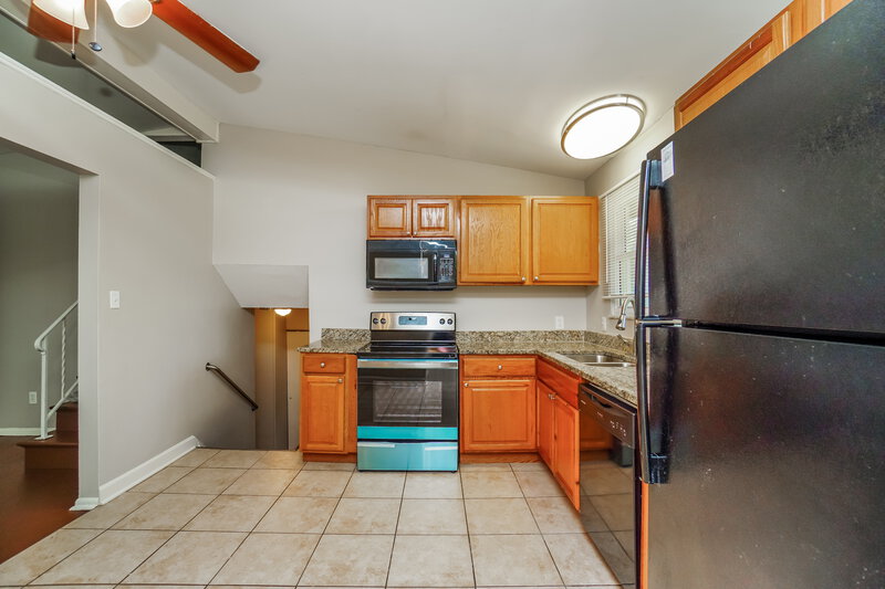 1,930/Mo, 1399 Fullen Rd Columbus, OH 43229 Kitchen View 2