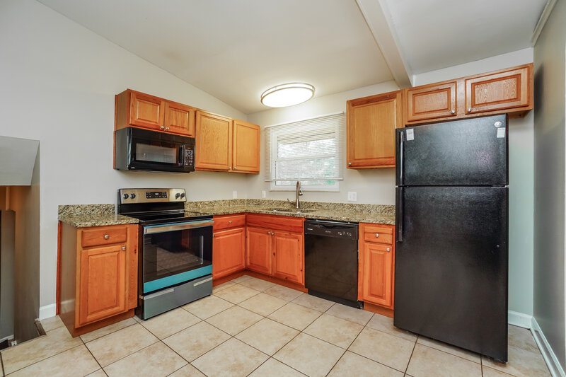 1,930/Mo, 1399 Fullen Rd Columbus, OH 43229 Kitchen View 3