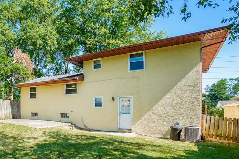 1,930/Mo, 1399 Fullen Rd Columbus, OH 43229 Rear View