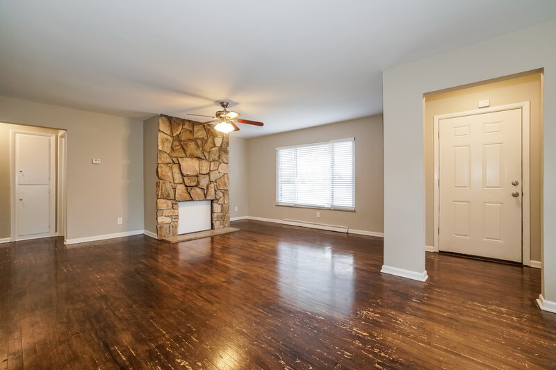 1,705/Mo, 1194 Saint Cecelia Dr Columbus, OH 43204 Living Room View 4