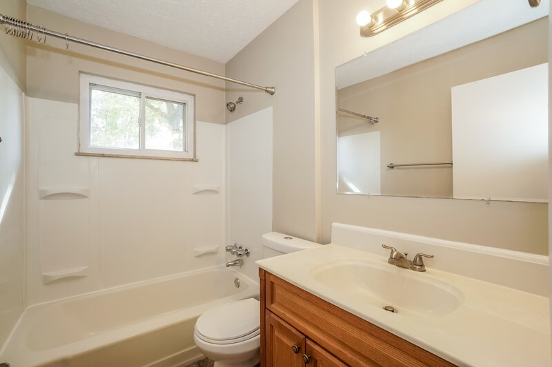 1,705/Mo, 1194 Saint Cecelia Dr Columbus, OH 43204 Bathroom View