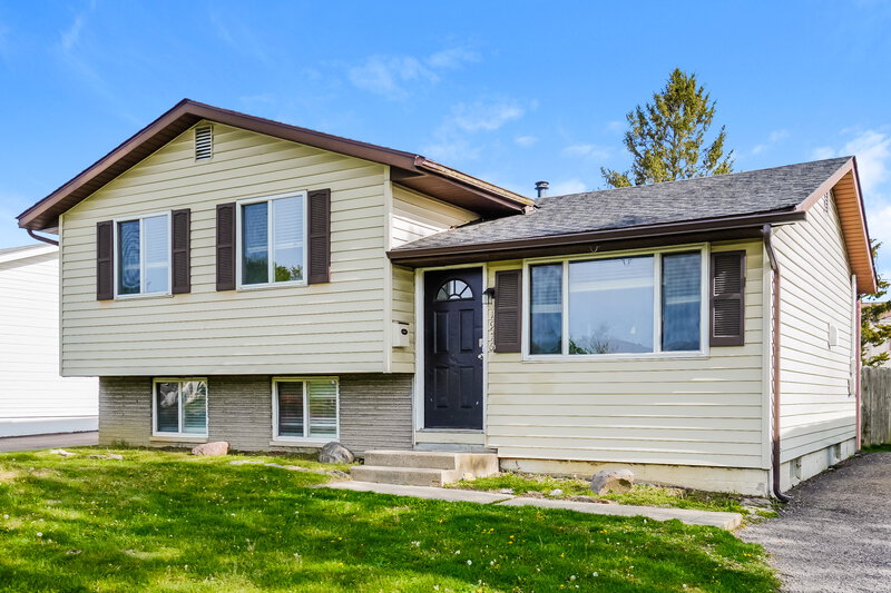 1,735/Mo, 1976 Tupsfield Rd Columbus, OH 43229 Front View