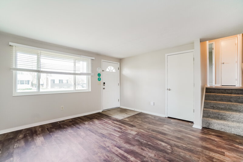 1,735/Mo, 1976 Tupsfield Rd Columbus, OH 43229 Living Room View