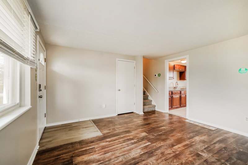 1,735/Mo, 1976 Tupsfield Rd Columbus, OH 43229 Living Room View 2