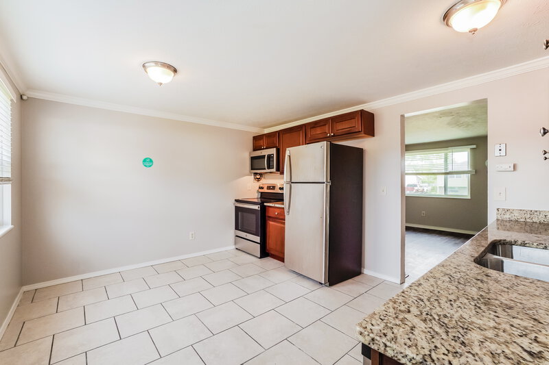 1,735/Mo, 1976 Tupsfield Rd Columbus, OH 43229 Kitchen View 3