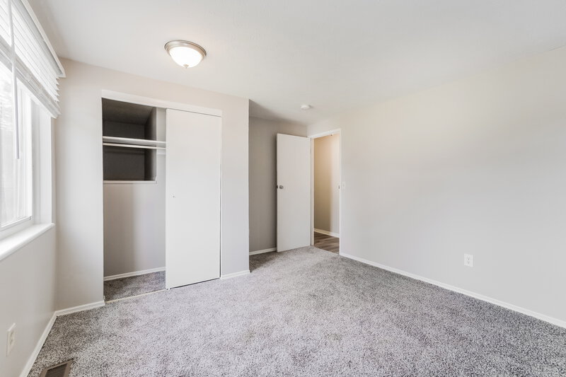 1,735/Mo, 1976 Tupsfield Rd Columbus, OH 43229 Main Bedroom View