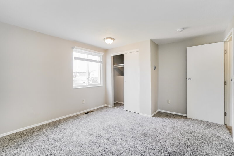 1,735/Mo, 1976 Tupsfield Rd Columbus, OH 43229 Main Bedroom View 2