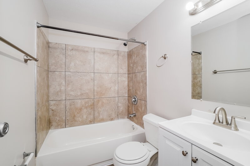 1,735/Mo, 1976 Tupsfield Rd Columbus, OH 43229 Bathroom View