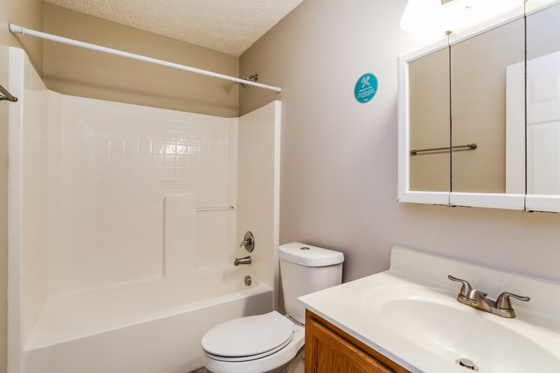 2,315/Mo, 5286 Prater Dr Groveport, OH 43125 Bathroom View