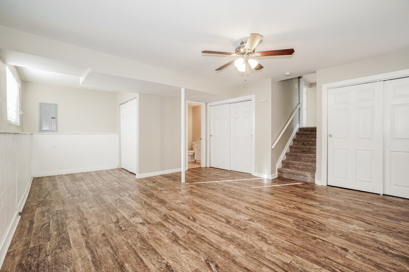 2,020/Mo, 5429 Wesliegh Run Dr Columbus, OH 43228 Living Room View 3