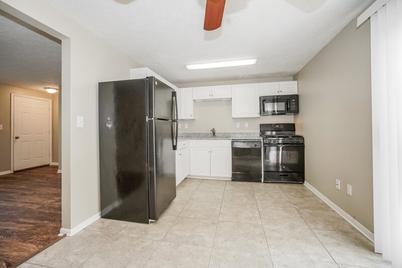 2,020/Mo, 5429 Wesliegh Run Dr Columbus, OH 43228 Kitchen View