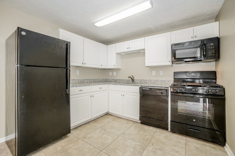 2,020/Mo, 5429 Wesliegh Run Dr Columbus, OH 43228 Kitchen View 2