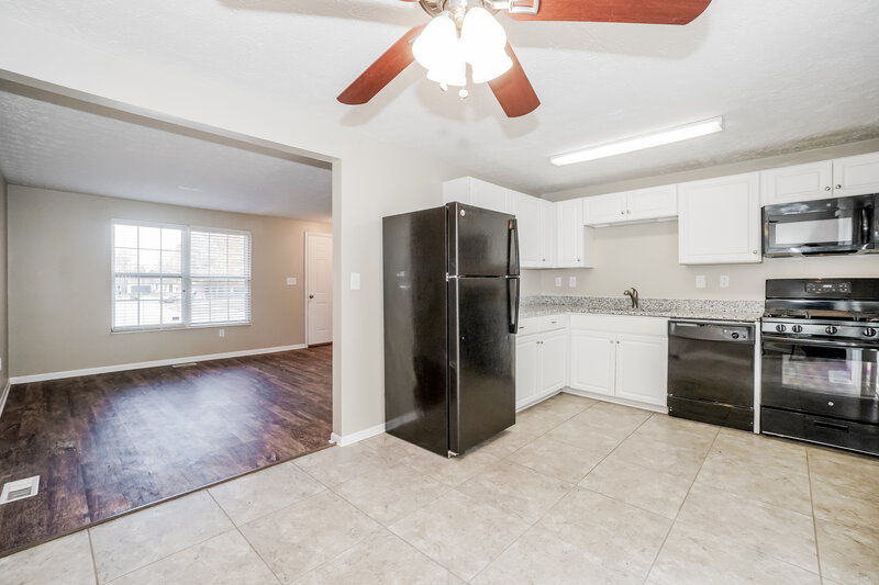 2,020/Mo, 5429 Wesliegh Run Dr Columbus, OH 43228 Kitchen View 5