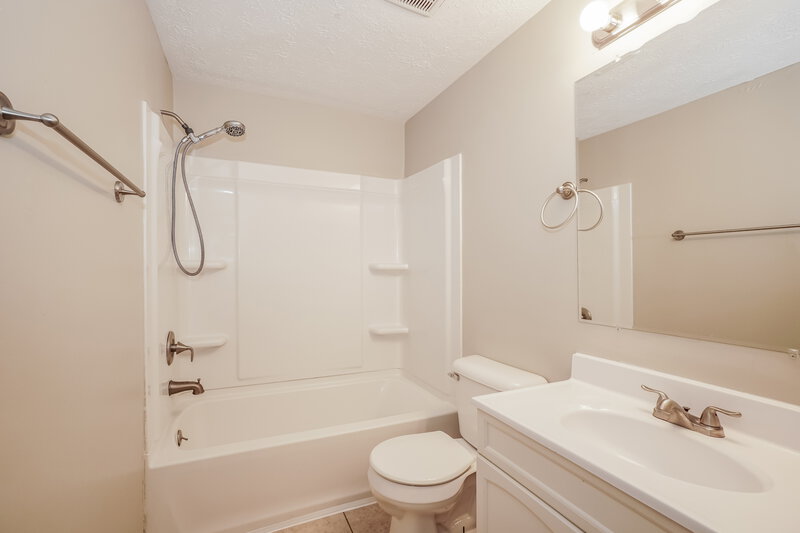 2,020/Mo, 5429 Wesliegh Run Dr Columbus, OH 43228 Master Bedroom View 3