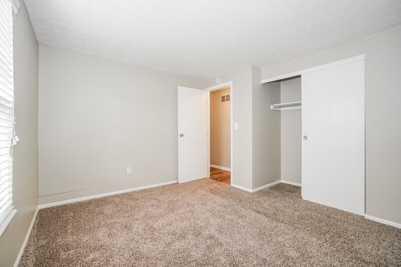 2,020/Mo, 5429 Wesliegh Run Dr Columbus, OH 43228 Bedroom View 4