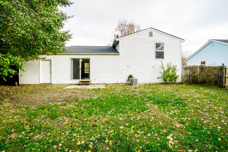 2,020/Mo, 5429 Wesliegh Run Dr Columbus, OH 43228 Rear View 2