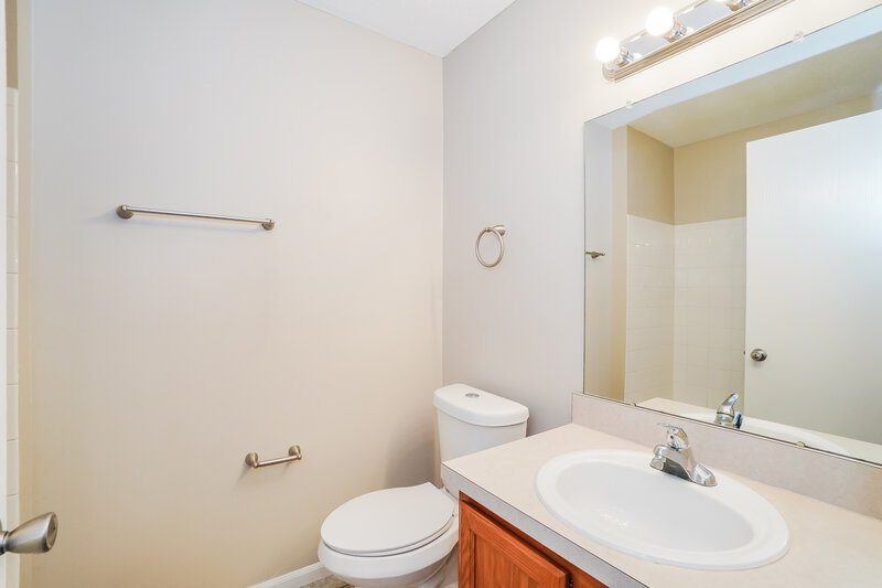 1,790/Mo, 807 Summerville Dr Delaware, OH 43015 Bathroom View