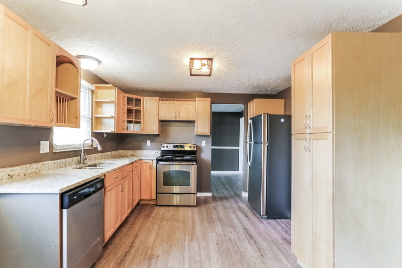 2,240/Mo, 6304 Shaftsbury Ln Dublin, OH 43017 Kitchen View 2