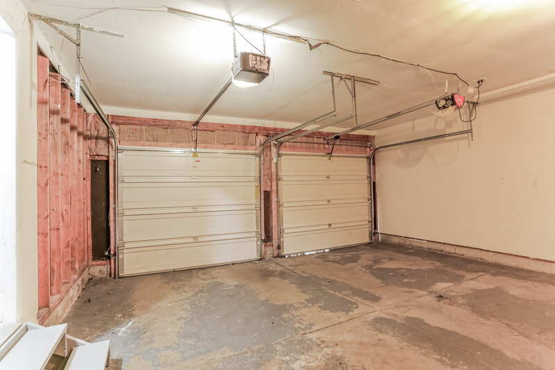 2,240/Mo, 6304 Shaftsbury Ln Dublin, OH 43017 Garage View