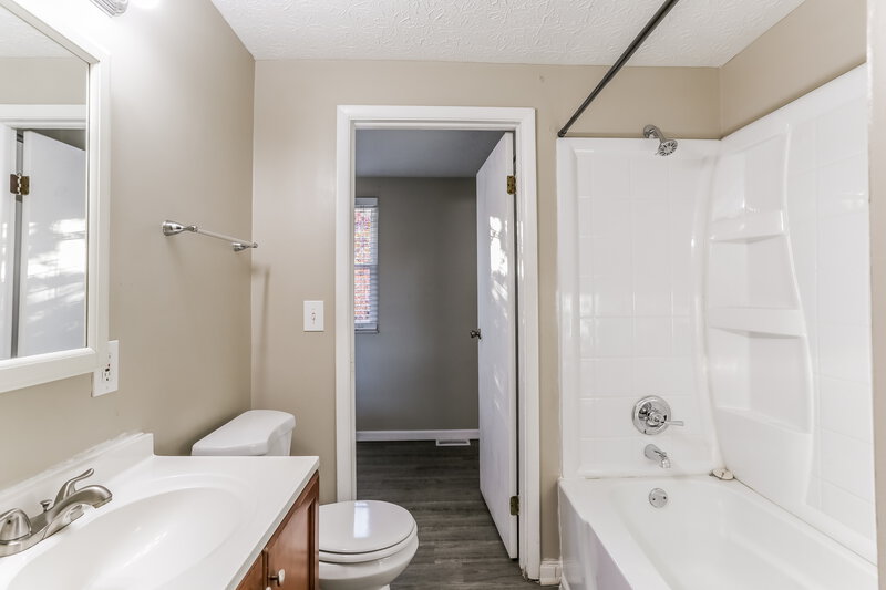 2,240/Mo, 6304 Shaftsbury Ln Dublin, OH 43017 Bathroom View