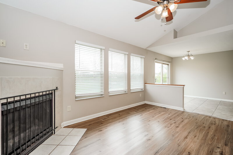 2,330/Mo, 3106 Amberfield Dr Columbus, OH 43232 Living Room View 2