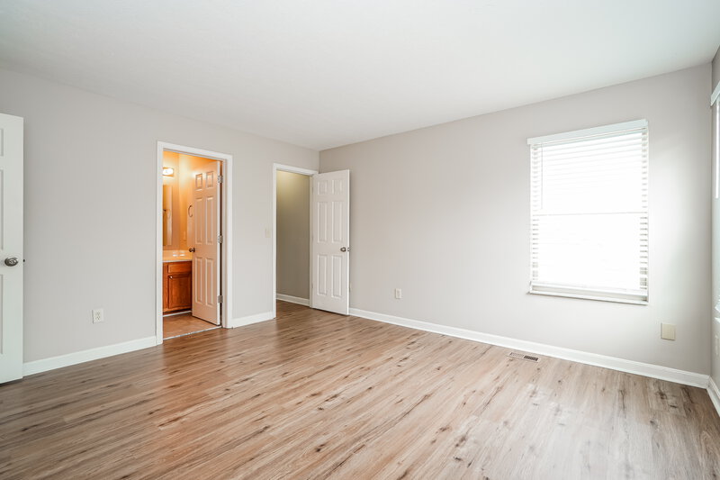 2,330/Mo, 3106 Amberfield Dr Columbus, OH 43232 Main Bedroom View 2