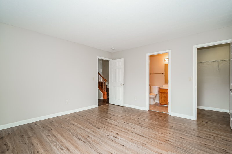 2,330/Mo, 3106 Amberfield Dr Columbus, OH 43232 Main Bedroom View 3