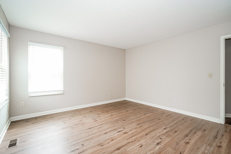 2,330/Mo, 3106 Amberfield Dr Columbus, OH 43232 Main Bedroom View 4