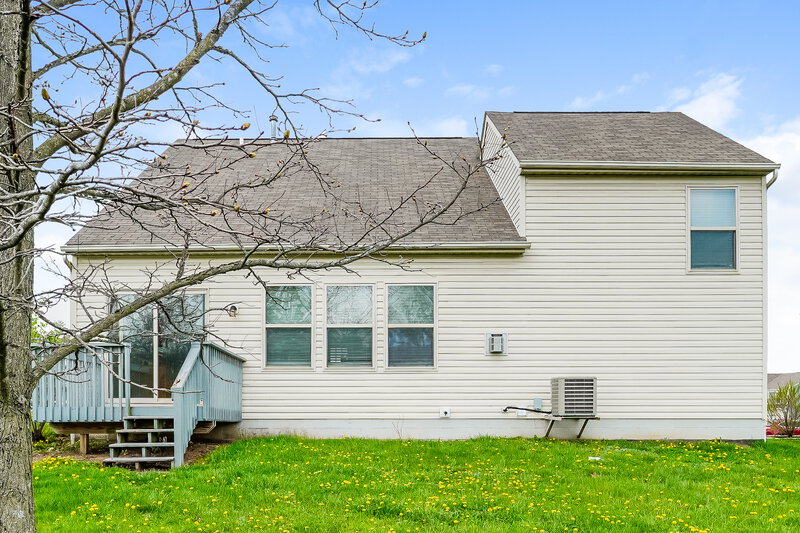 2,330/Mo, 3106 Amberfield Dr Columbus, OH 43232 Rear View