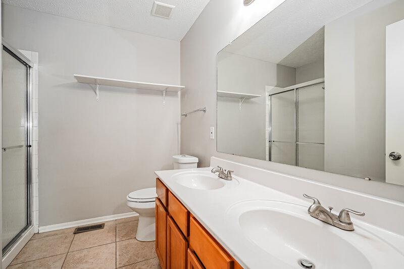 2,100/Mo, 6280 Marengo St Canal Winchester, OH 43110 Main Bathroom View