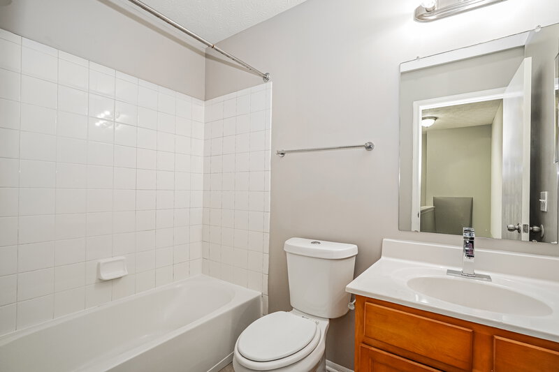 2,100/Mo, 6280 Marengo St Canal Winchester, OH 43110 Bathroom View