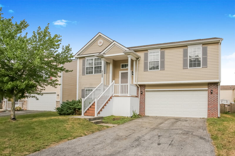 2,135/Mo, 4662 Kenross Dr Columbus, OH 43207 Front View