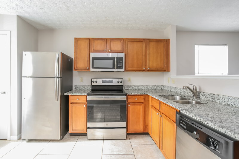 2,135/Mo, 4662 Kenross Dr Columbus, OH 43207 Kitchen View