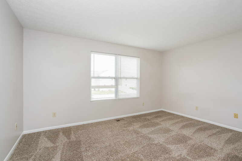 2,135/Mo, 4662 Kenross Dr Columbus, OH 43207 Main Bedroom View