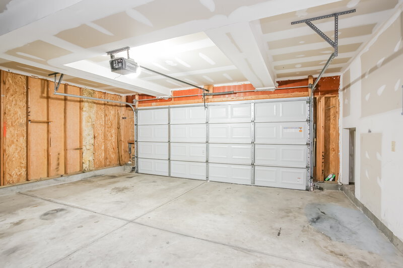 2,135/Mo, 4662 Kenross Dr Columbus, OH 43207 Garage View