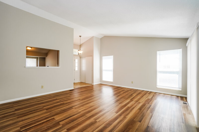 2,295/Mo, 5975 Cape Coral Ln Hilliard, OH 43026 Living Room View