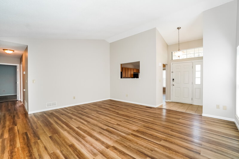 2,295/Mo, 5975 Cape Coral Ln Hilliard, OH 43026 Living Room View 2