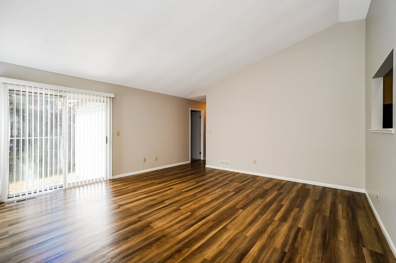 2,295/Mo, 5975 Cape Coral Ln Hilliard, OH 43026 Living Room View 3