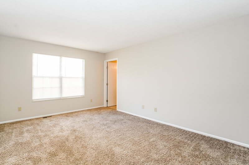 2,295/Mo, 5975 Cape Coral Ln Hilliard, OH 43026 Main Bedroom View 2