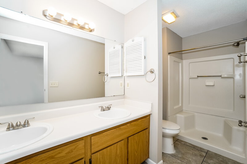 2,295/Mo, 5975 Cape Coral Ln Hilliard, OH 43026 Main Bathroom View