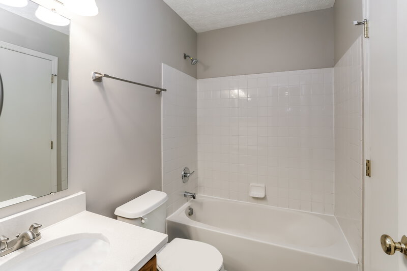 1,735/Mo, 524 Star Spangled Pl Galloway, OH 43119 Main Bathroom View