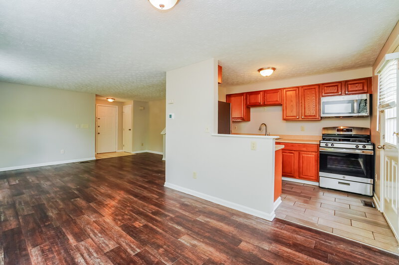 2,340/Mo, 4585 Marilyn St Hilliard, OH 43026 Dining Room View 2