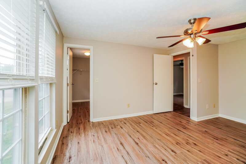 2,340/Mo, 4585 Marilyn St Hilliard, OH 43026 Main Bedroom View 2