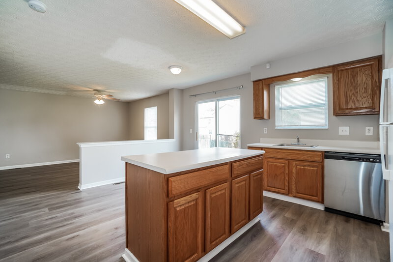 2,285/Mo, 3087 Fabyan Dr Reynoldsburg, OH 43068 Kitchen View 2