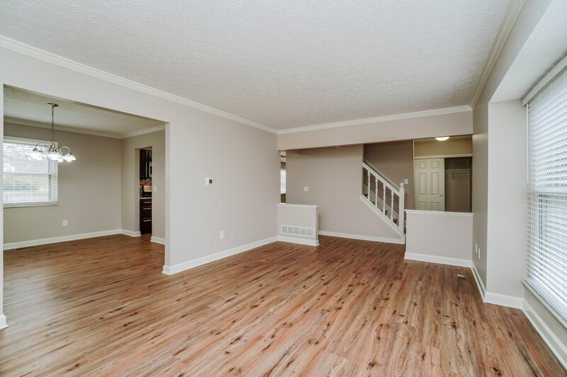3,320/Mo, 12118 Greenbower Ave NW Pickerington, OH 43147 Living Room View 2